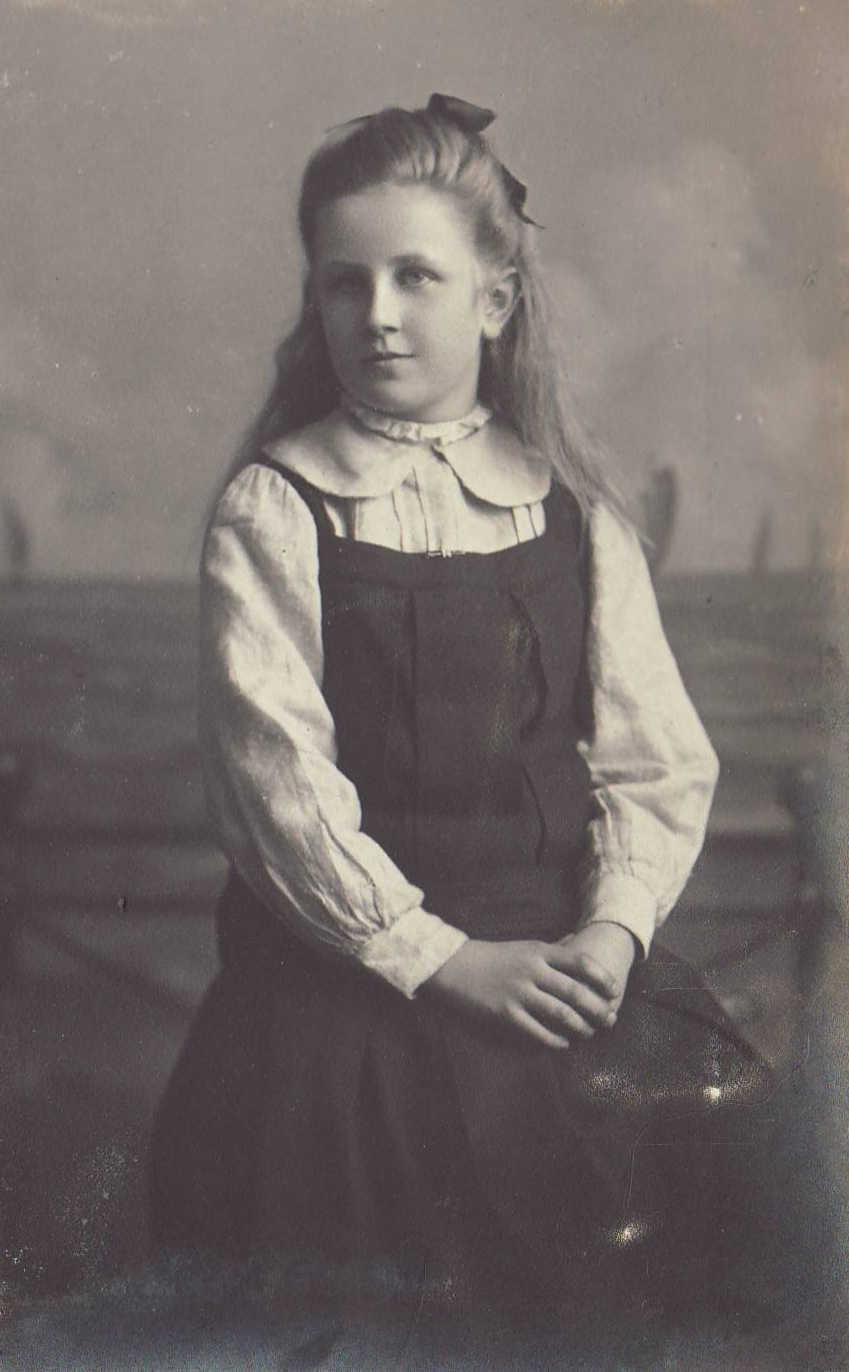 Norah aged 10, 1910